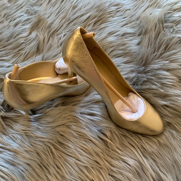 Shoe - Picture 3 of 6